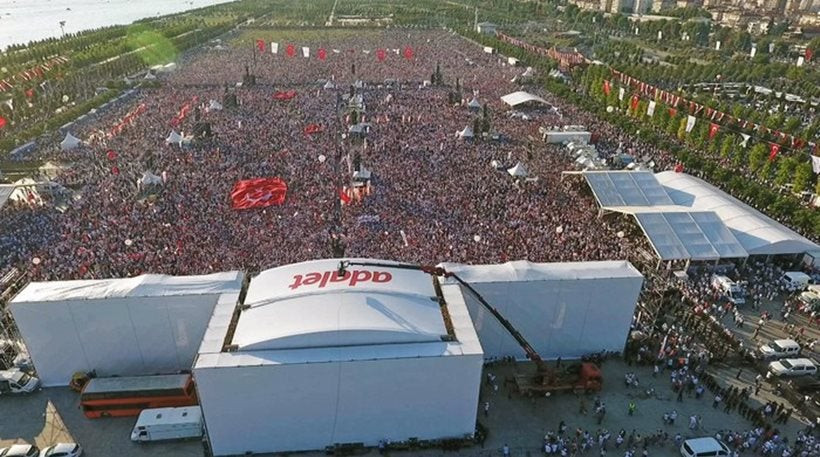 Με μαζική διαδήλωση στην Κωνσταντινούπολη ολοκληρώθηκε η πορεία διαμαρτυρίας εναντίον του Ερντογάν (εικόνες)